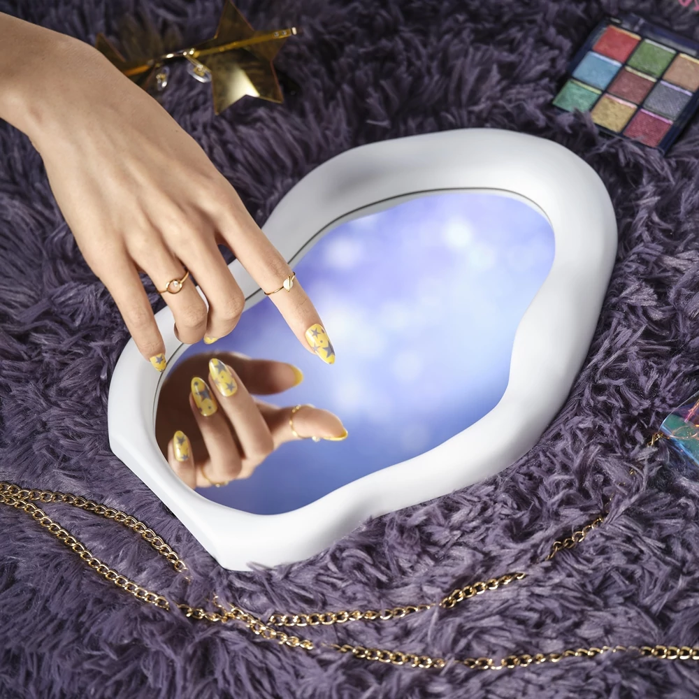 Across the Mani-Verse - A Mani-Verzumon innen és túl