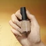 Kép 2/4 - CND Vinylux tartós ápoló körömlakk Wrapped in Linen #384